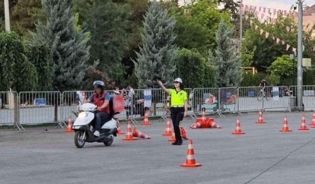 Mardin Emniyetinden motosiklet sürücülerine "güvenli sürüş" eğitimi