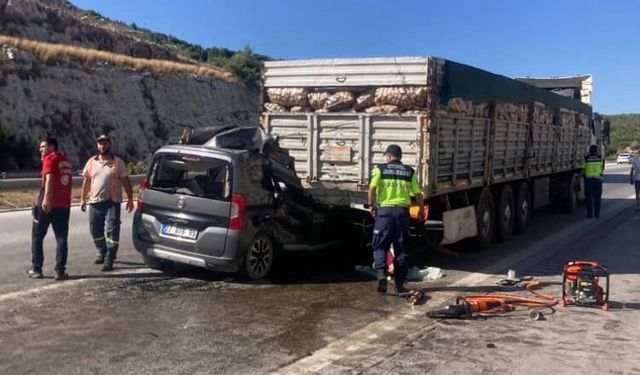 Mersin’de feci kaza: 5 ölü, 1 ağır yaralı