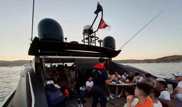 Motoryatta 72 düzensiz göçmen yakalandı