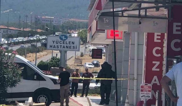 Muğla’da yol kenarında bulunan 2 valiz paniğe neden oldu