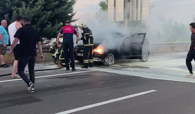 Ordu’da motor kısmından alev alan araçta maddi hasar meydana geldi