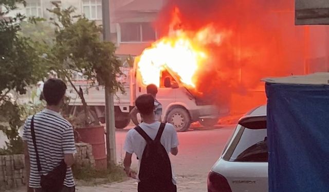 Ordu’da park halindeki kamyonette yangın