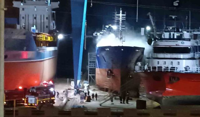 Ordu’da tersanedeki gemide yangın