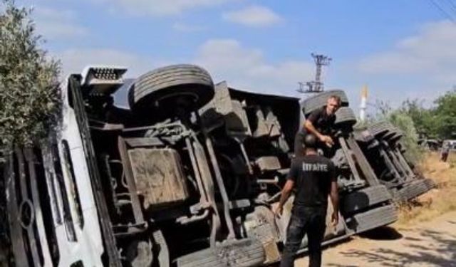 Osmaniye’de kontrolden çıkan tır devrildi: 2 yaralı