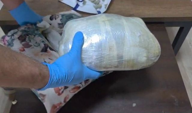 Otobüsteki yolcunun kullandığı yastıktan 1 kilo 450 gram uyuşturucu çıktı