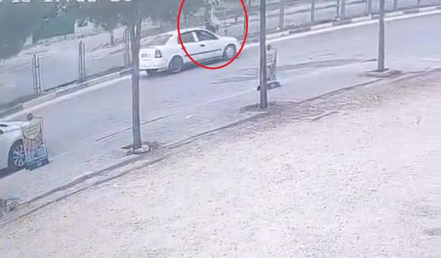 Otomobil yayaya çarptı