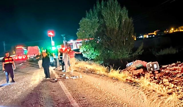 Otomobilin çarptığı traktörün sürücüsü ağır yaralandı
