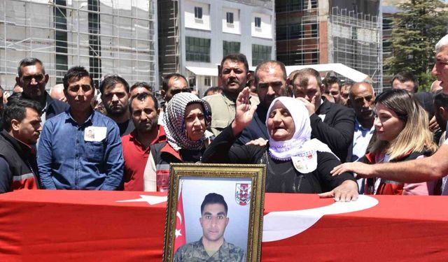 Pençe-Kilit şehidi son yolculuğuna uğurlandı