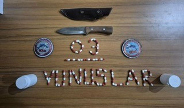 Polis 51 bin adet doldurulmuş makaron ve ruhsatsız silahlar ele geçirdi