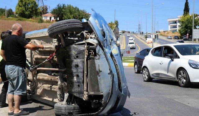 Polis kontrol noktası karşısında otomobil devrildi: 1 yaralı