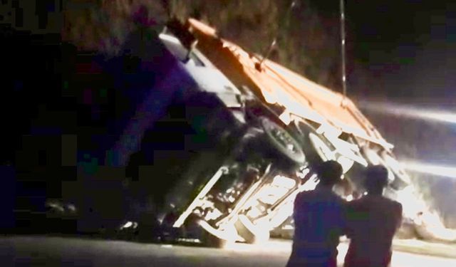 Pütürge’de yol çalışması yapan araç devrildi: 1 yaralı
