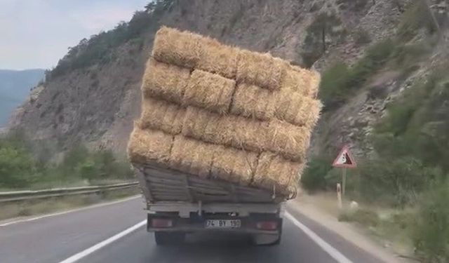Saman yüklü kamyonun tehlikeli yolculuğu kamerada