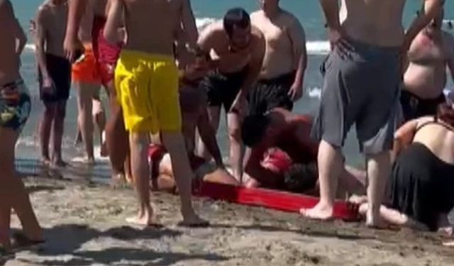 Samsun’da denizde boğulma tehlikesi geçiren genç hastanelik oldu