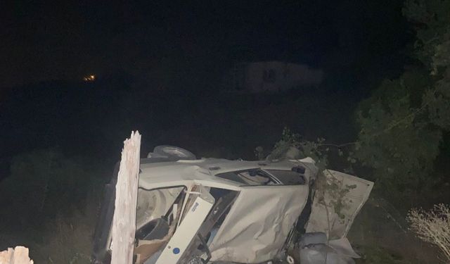 Şarampole yuvarlanan araçtaki 3 kişi yaralandı