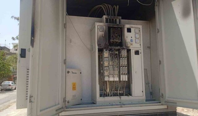 Sıcağa dayanamayan trafo alev aldı