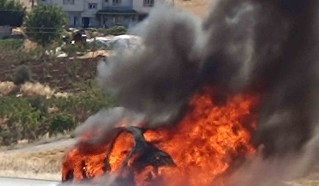 Siirt’te seyir halindeki araç kül oldu