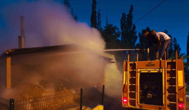 Sızır Belediyesi yufka üretim tesisinde yangın çıktı