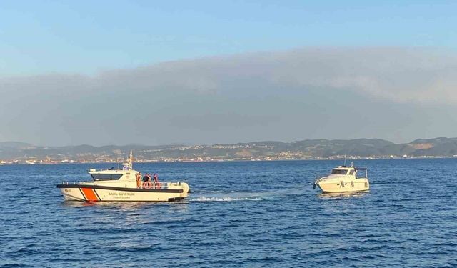Tekne faciası son anda önlendi: 3 kişiyi boğulmaktan sahil güvenlik kurtardı