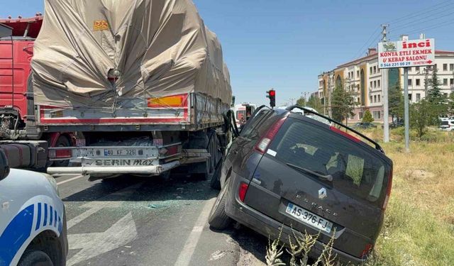 Tıra arkadan çarpan yabancı plakalı otomobil sürücüsü yaralandı
