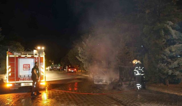 Tofaş otomobil iki dakikada alev topuna döndü