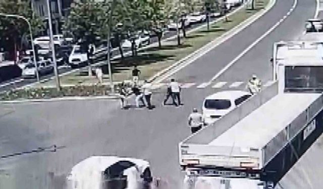 Trafikte ‘niye yavaş gidiyorsun’ kavgası