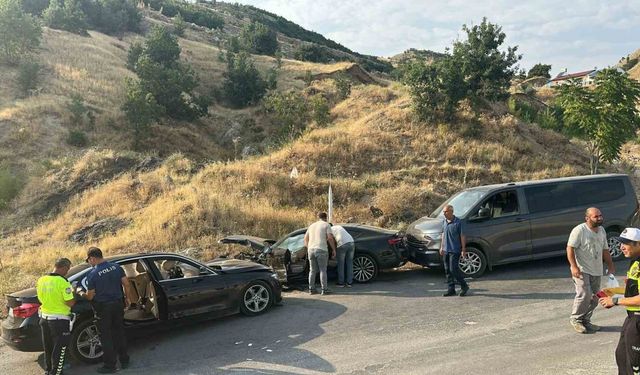 Tunceli’de zincirleme trafik kazası: 5 yaralı