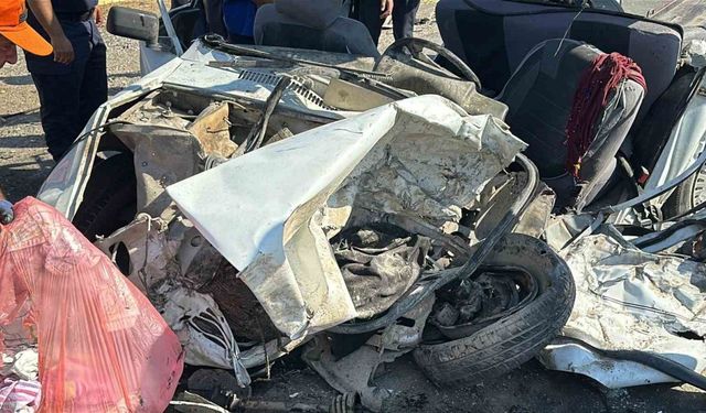 Uşak’ta otomobil kamyonla çarpıştı: Baba ve kızı hayatını kaybetti
