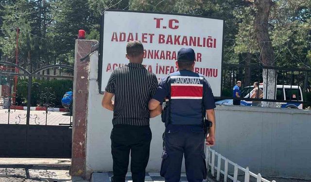 Uyuşturucu ticareti suçundan aranan şahsı jandarma yakaladı