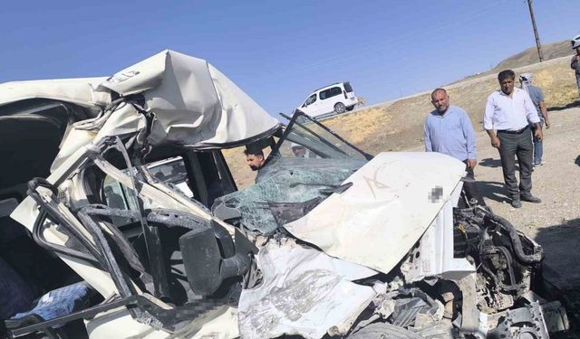 Van’da minibüs ile kamyon çarpıştı: 1 yaralı