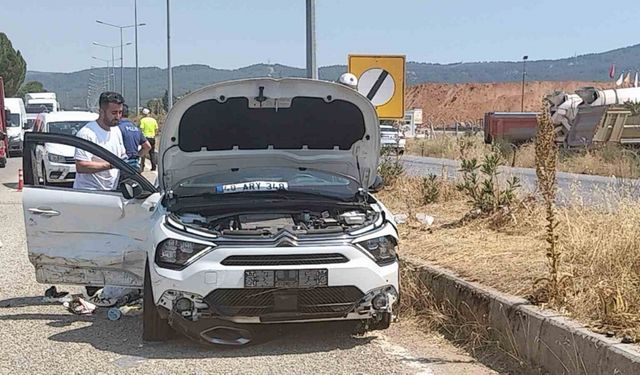 Yasaklı madde bulunduran araç, polisi peşine taktı, lastikleri patlatılarak durduruldu