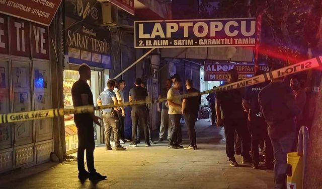 Yemek yerken çıkan tartışmada karısını öldürdü