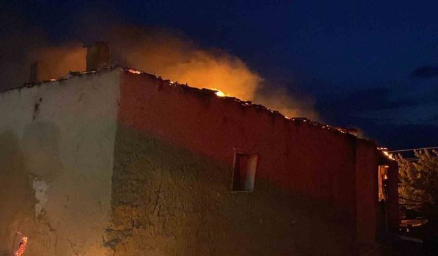 Yozgat’taki yangında ev kullanılamaz hale geldi