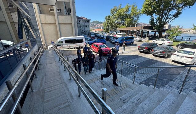 Zonguldak’taki cinayet zanlısı adliyeye sevk edildi
