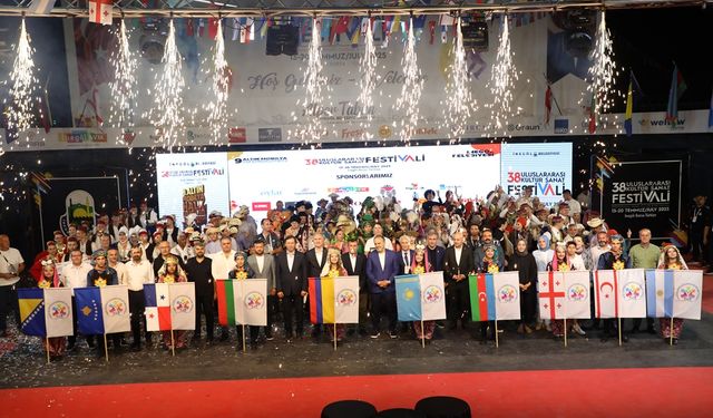İnegöl’ün Kültür Ve Kardeşlik Festivalinde Altın Mobilyanın sahibi KKTC