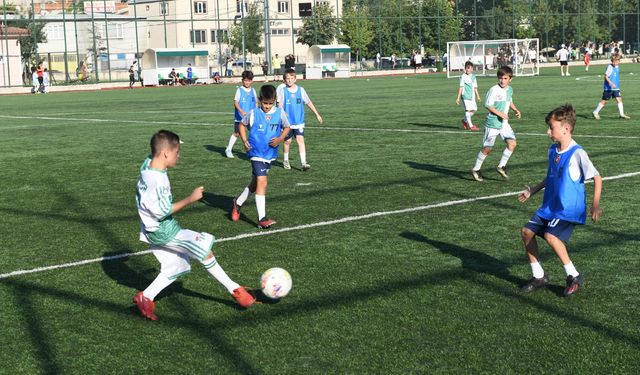 Bursa'da küçük kramponlar şampiyonluk için ter döktü