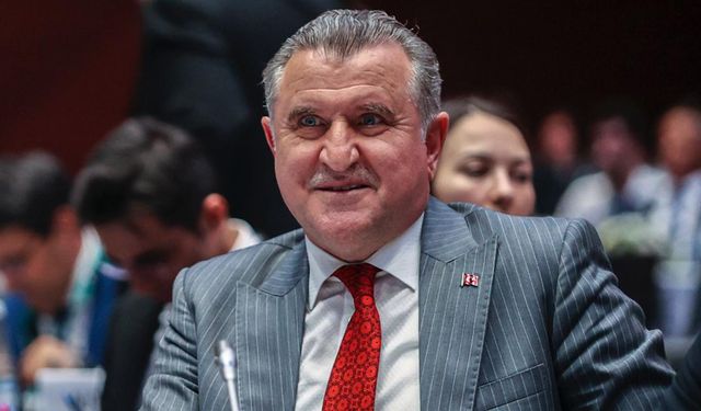 Bakan Bak'tan millilere tebrik mesajı
