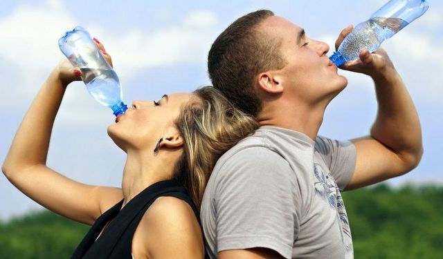 Günde kaç litre su içmeliyiz? 2 litre mi