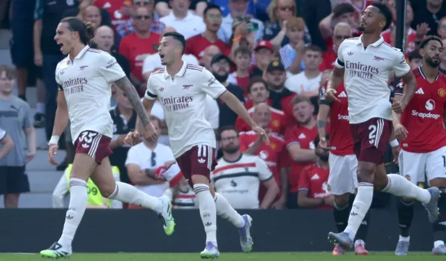 Arsenal, Manchester United'ı tek golle geçti