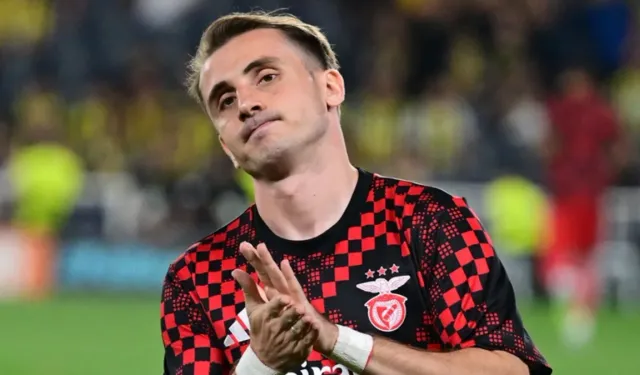 Kerem Aktürkoğlu, Kadıköy'de alkışlandı