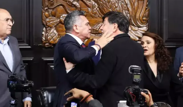 Meksika Senatosu’nda gerilim! Yumruklar havada uçuştu