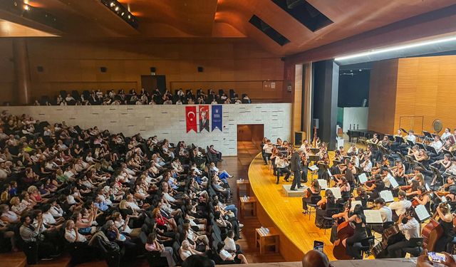 Bursa’da Zafer Bayramı ruhu müzikle yankılandı