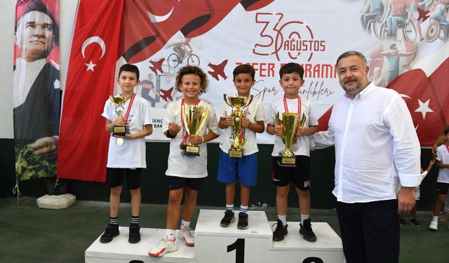 Bursa'da minik raketler ödüllerine kavuştu
