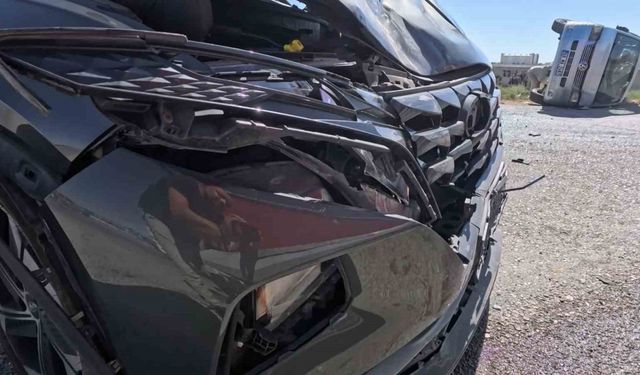 Aksaray’da otomobil minibüsle çarpıştı: 2 yaralı