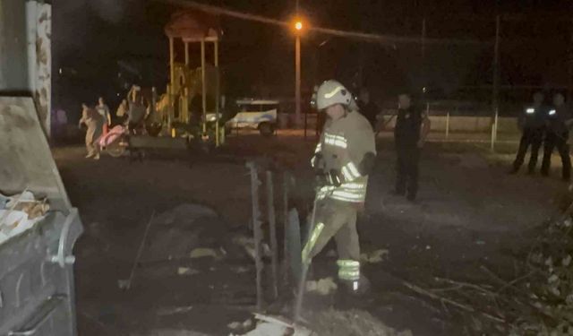 Anız yangını 20 bin nüfuslu mahallenin elektriğini kesti