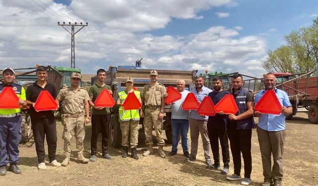 Arpaçay’da jandarma çiftçileri bilgilendirdi