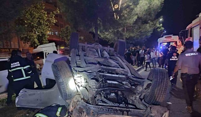 Batman’da hafif ticari araç devrildi: 2 yaralı