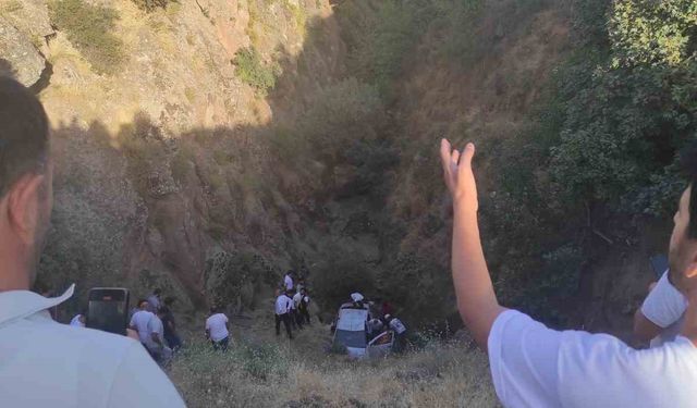 Bitlis’te otomobil uçuruma yuvarlandı: 1 ağır yaralı