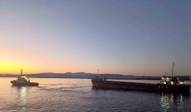 Çanakkale Boğazı’ndan geçen genel kargo gemisi makine arızası yaptı