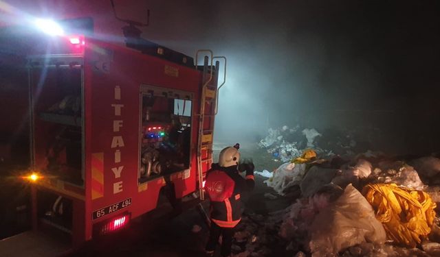 Çöp toplama merkezinde yangın