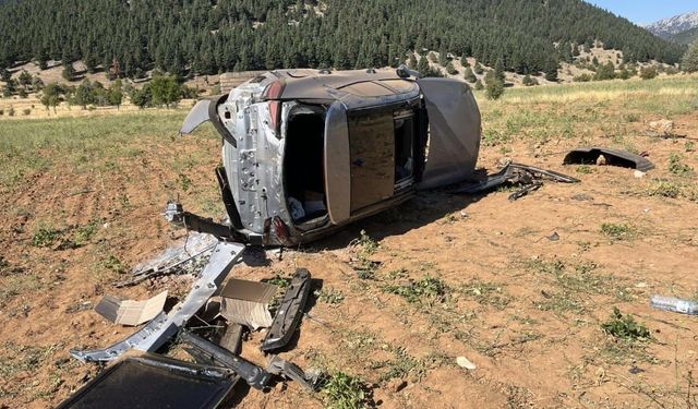 Derebucak’ta otomobil tarlaya devrildi: 2 yaralı